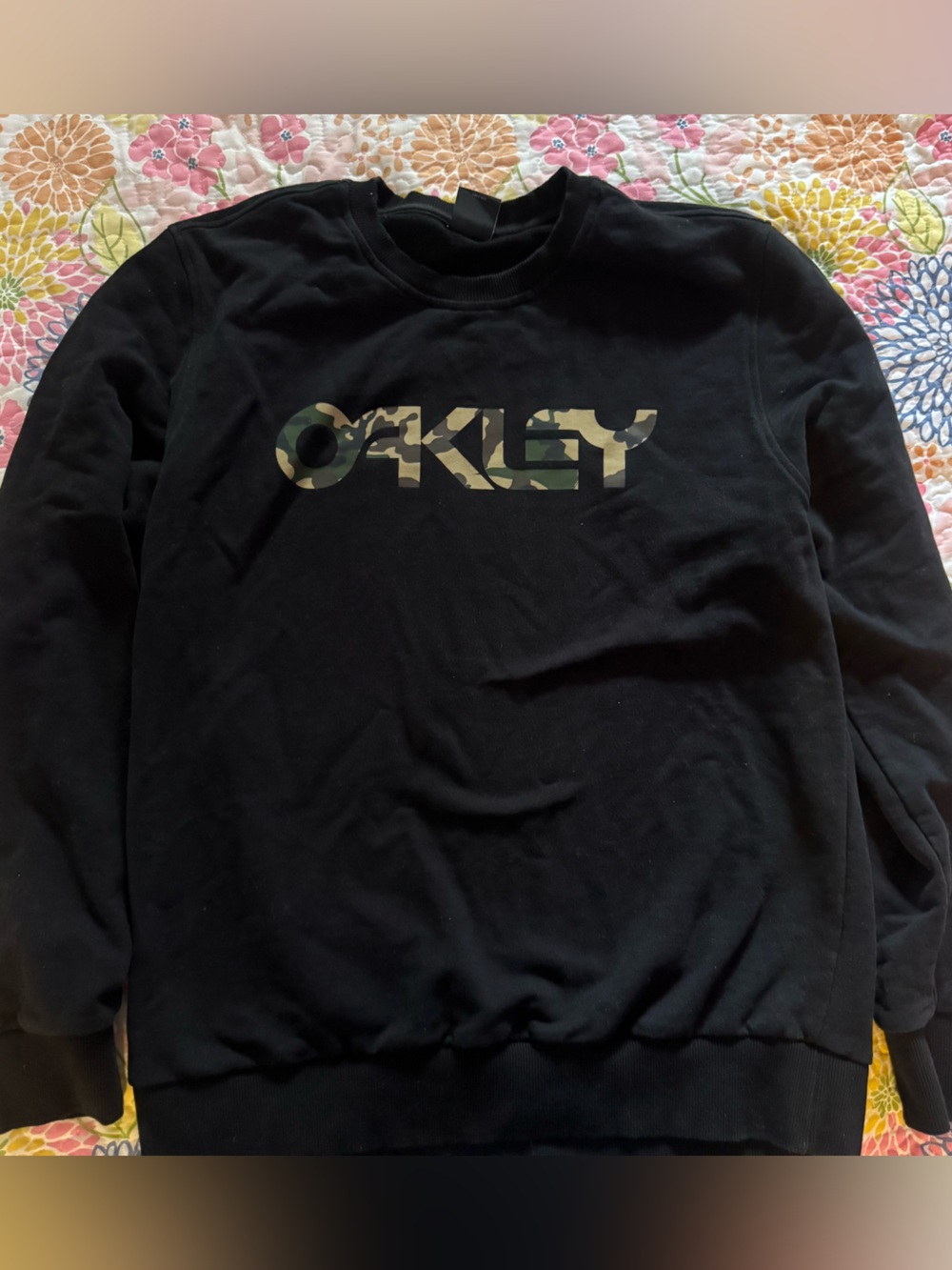 Men’s xxl Oakley camo / black crewneck sweatshirt